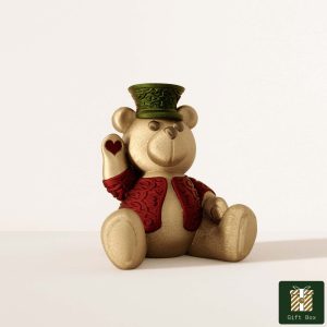 Adorno de oso pardo decorado a mano en colores clásicos dorado, rojo y verde