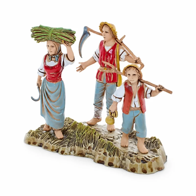 Standard 10 Peasant Family Group Neapolitan Style for Nativity Scenes in 1:20 Scale